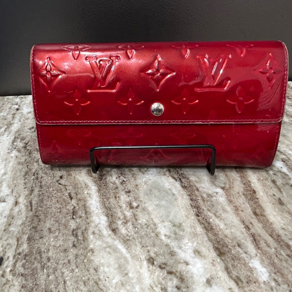 Pre-loved Louis Vuitton Vernis Sarah Wallet